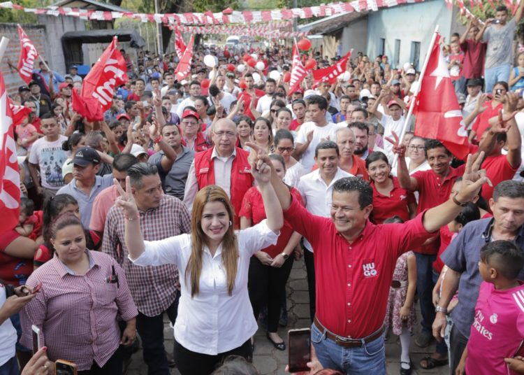 Hugo Martínez y Karina Sosa de gira por San Miguel