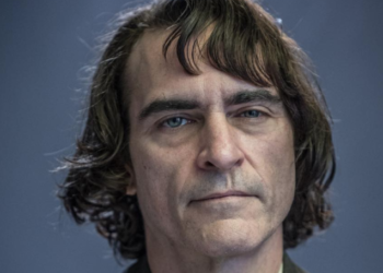 Joaquin Phoenix luce completamente aterrador con el maquillaje del Joker