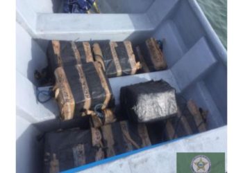 Interceptan embarcación cargada con cocaína a 200 millas al sur de Acajutla