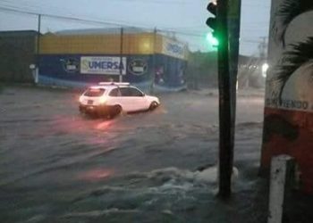 Tormenta colapsa tuberías de aguas lluvias en Santa Ana