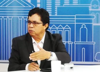 Roberto Lorenzana: “Nayib Bukele está arriba en encuestas, pero es el que más cae en intención de votos”