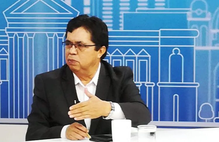 Roberto Lorenzana: “Nayib Bukele está arriba en encuestas, pero es el que más cae en intención de votos”