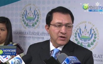 Mario Ponce pone en duda encuesta de LPG que ubica primero a Nayib Bukele