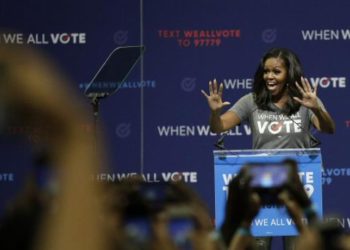 Michelle Obama encabezó un mitin en Miami para promover el registro de votantes