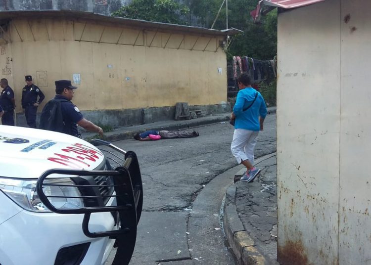 Un muerto y dos heridos de bala deja ataque armado frente a antigua Lotería Nacional