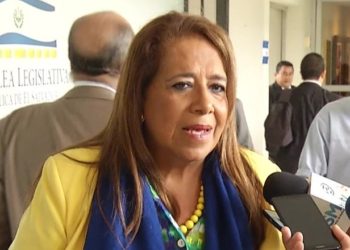 FMLN pagará gastos para que Nidia Díaz asista a canonización de Monseñor Romero