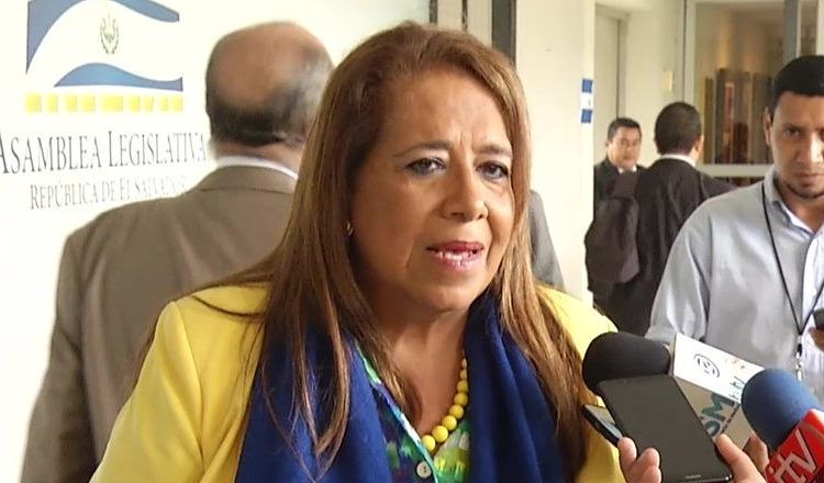 FMLN pagará gastos para que Nidia Díaz asista a canonización de Monseñor Romero