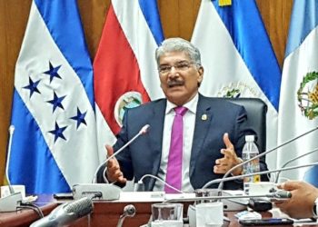 Quijano propone a diputados renunciar a salarios hasta elegir magistrados de CSJ