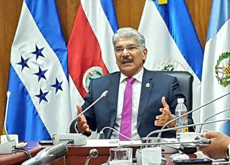 Quijano propone a diputados renunciar a salarios hasta elegir magistrados de CSJ