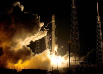 SpaceX llevará al espacio al primer turista que volará alrededor de la Luna