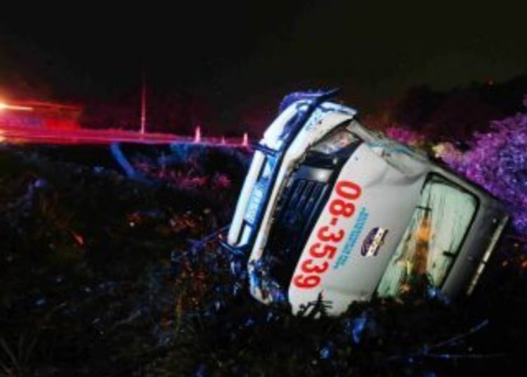 Agentes de la PNC resultan lesionados en accidente de tránsito en La Paz