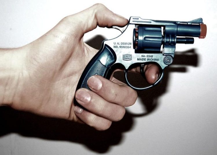 Detienen a sujetos que asaltaban con una pistola de juguete