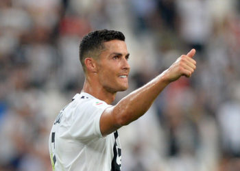 VIDEO: Cristiano Ronaldo muestra su apoyo a un niño futbolista que sufrió un paro cardiaco