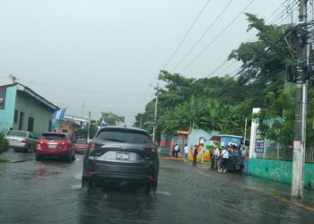 Santa Tecla se volvió a inundar luego de fuertes tormentas