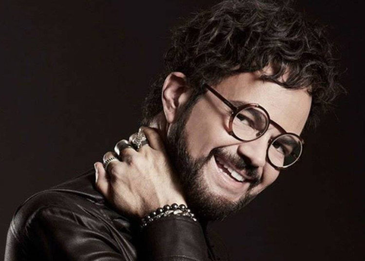 (FOTOS) Un menor británico asegura que es acosado por Aleks Syntek