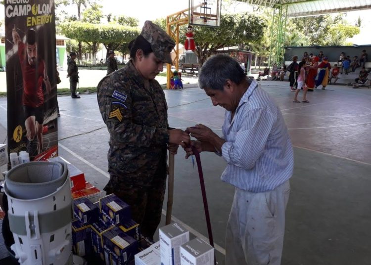Fuerza Armada lleva jornada médica a familias de El Paraíso, Chalatenango