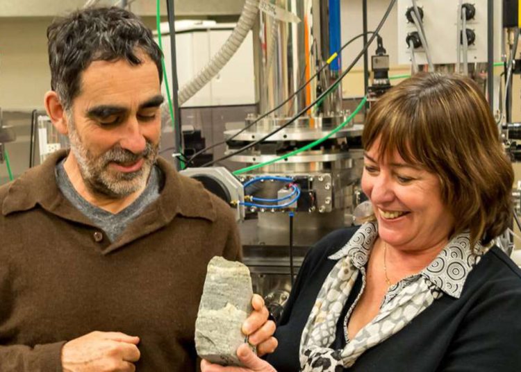 ¿Cuán antigua es la vida en la Tierra?