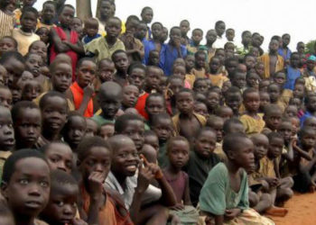 El hombre de 65 años con 13 esposas, 10 novias y 176 hijos