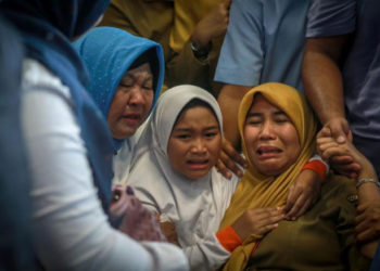 Autoridades dan por muertas a las 189 personas que viajaban en el avión de Lion Air que se estrelló en Indonesia
