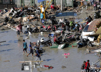 VIDEO: Grita desesperadamente para advertir del tsunami en Indonesia segundos antes de que suceda
