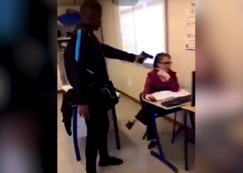 VIDEO: Estudiante francés amenaza a una profesora con un arma