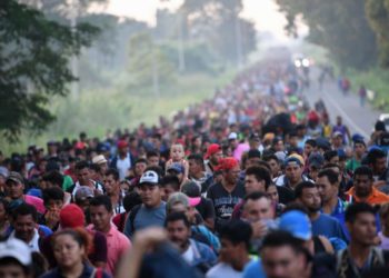 Migrantes hondureños en México reanudan caravana hacia EE. UU.