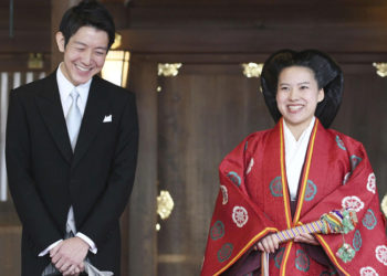 La princesa Ayako de Japón se convierte en plebeya tras casarse con un empleado transportista