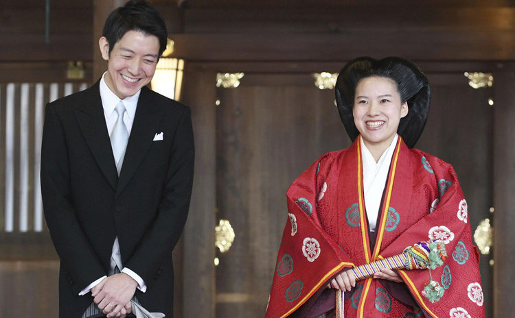 La princesa Ayako de Japón se convierte en plebeya tras casarse con un empleado transportista