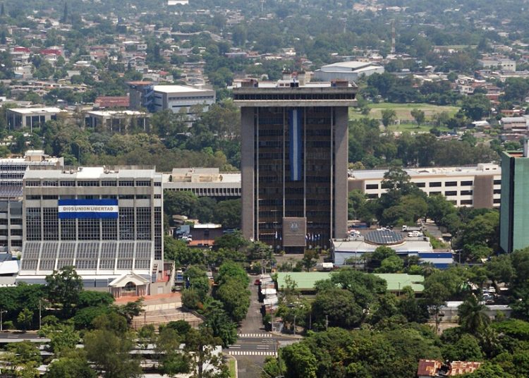 Pajillas, platos desechables y removedores de café dejaran de ser utilizados en las instituciones de Gobierno