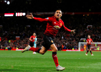 Alexis evita el descalabro del Manchester United y le salva la cabeza a Mourinho