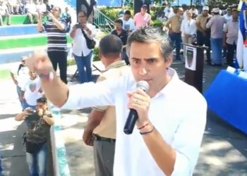(VÍDEO) Carlos Calleja se lamenta de no haber luchado por El Salvador en el conflicto armado