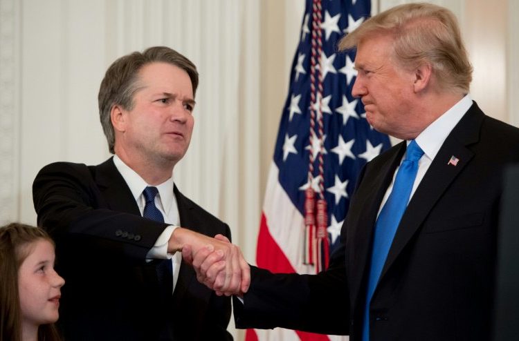Por apenas dos votos de diferencia y con mucha polémica, Brett Kavanaugh es confirmado para la Corte Suprema de Justicia en EE UU