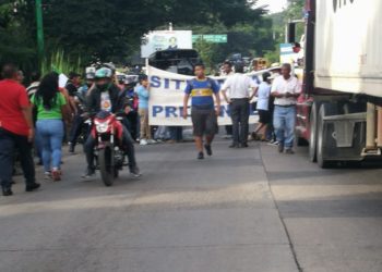 Sindicalistas exigen reinstalo de empleados despedidos de alcaldía de Santa Ana