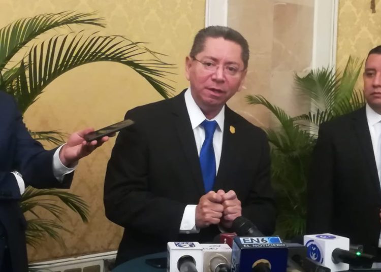 Douglas Meléndez acusa a la administración de Luis Martínez de que FGR haya perdido caso de Francisco Flores