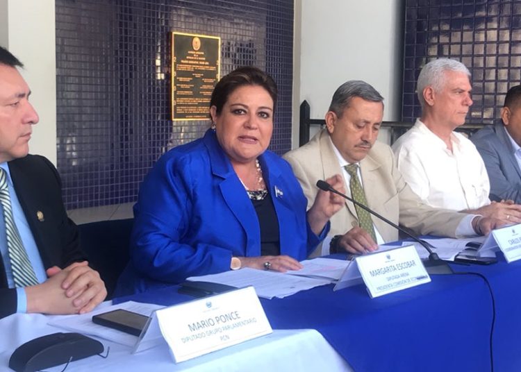 Presentan proyecto de Ley para eliminar las «mordidas» que funcionarios piden en aprobación de trámites