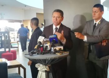 Fiscal Meléndez resta importancia al apoyo que dan diputados de ARENA a su reelección