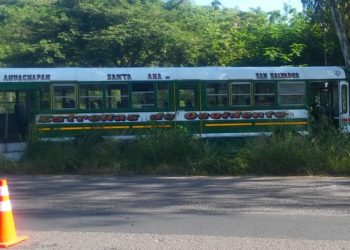 Accidente en carretera a Santa Ana deja tres personas lesionadas