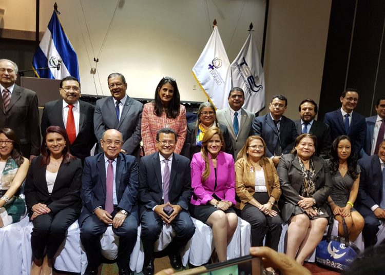 Presidenciables se comprometen a garantizar los derechos de la mujer durante campaña