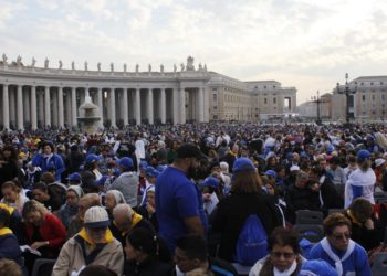 (Cobertura especial) Salvadoreños se toman el Vaticano para celebrar a su primer santo