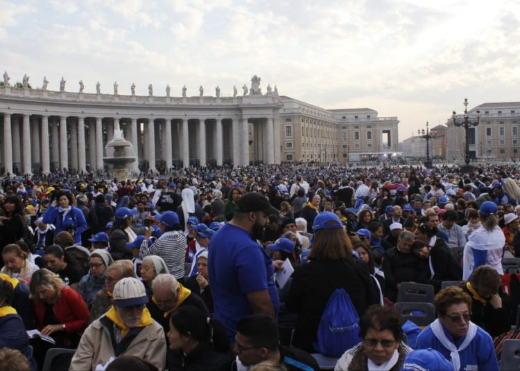 (Cobertura especial) Salvadoreños se toman el Vaticano para celebrar a su primer santo