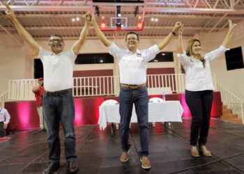 Luego de criticar a cúpula del FMLN, Fidel Fuentes da apoyo a Hugo Martínez y Karina Sosa