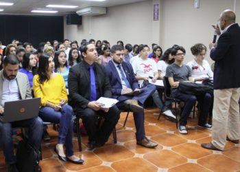 Estudiantes universitarios construyen un acuerdo contra la corrupción