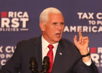 Vicepresidente de EE.UU. señaló que caravana de migrantes hondureños fue financiada por Venezuela