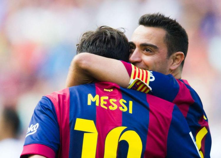 Xavi responde ante las críticas de Maradona: “Messi es un líder bestial”