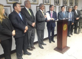 FGR presenta proyecto de ley contra el lavado de dinero