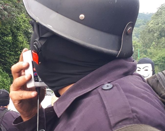 Falsos policías protestan y bloquearon carretera Los Chorros