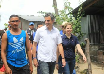 Carlos Calleja reafirma apoyo a pescadores en isla La Pirraya