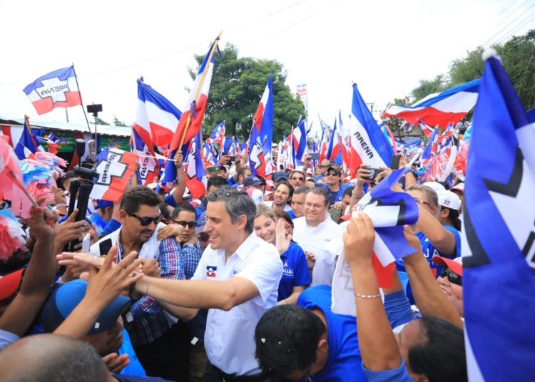 [FOTOS] Con ofrecimiento de “trabajo para todos”, Carlos Calleja, de ARENA, inicia campaña en Izalco