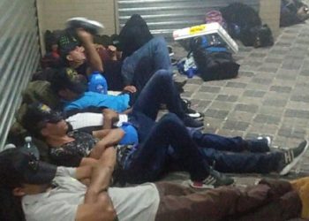 Caravana de salvadoreños parte hacia EE.UU., pese a advertencias