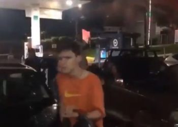 [VIDEO] Motociclistas propinan tremenda paliza a joven en gasolinera de Bulevar Constitución